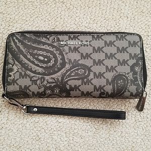 Michael Kors wristlet